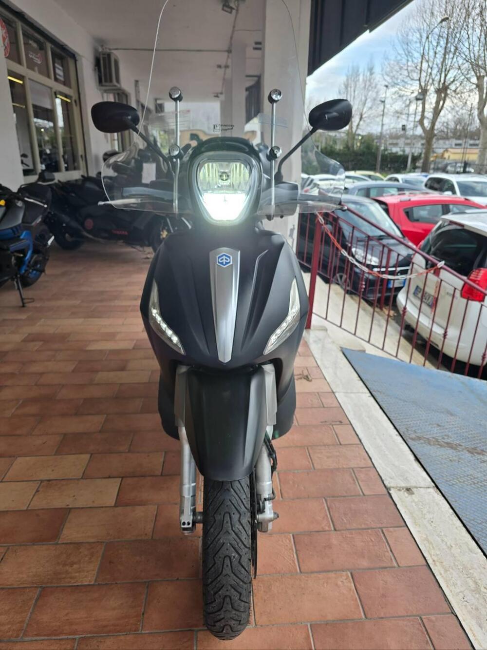 Piaggio Beverly 350 SportTouring ie ABS (2011 - 17) (6)