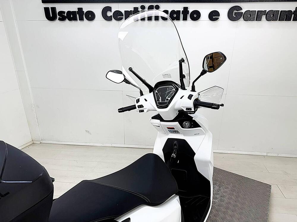 Voge Sfida SR16 125 (2025) (12)