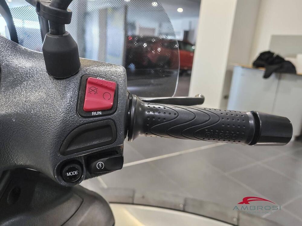 Piaggio Beverly 350 ABS (2016 - 20) (11)