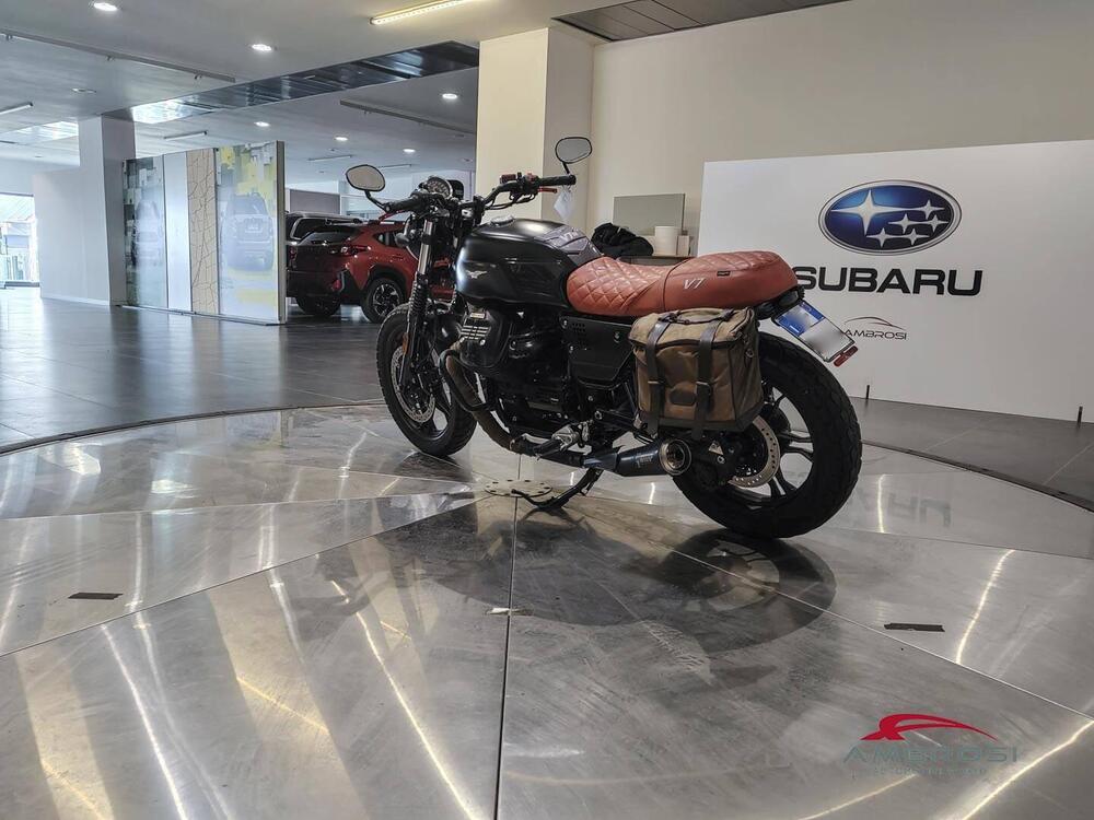 Moto Guzzi V7 III Stone (2017 - 20) (6)