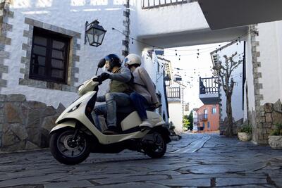 Suzuki presenta e-Address il suo primo scooter elettrico