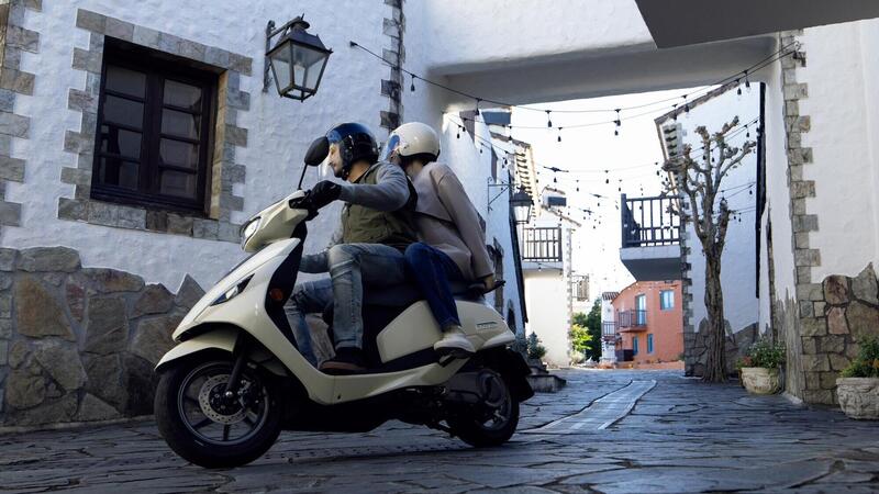 Suzuki presenta e-Address il suo primo scooter elettrico