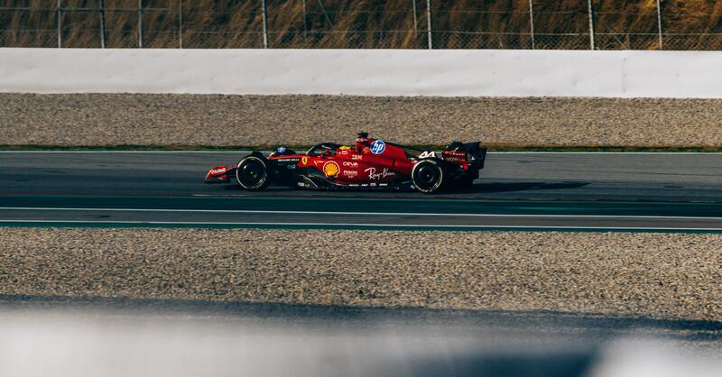 F1. Incidente in pista a Barcellona per Hamilton, il primo da pilota Ferrari. Slitta il programma di Leclerc per i danni alla SF-23