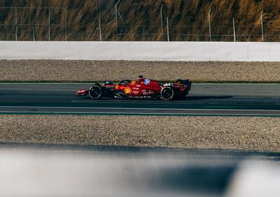 F1. Incidente in pista a Barcellona per Hamilton, il primo da pilota Ferrari. Slitta il programma di Leclerc per i danni alla SF-23