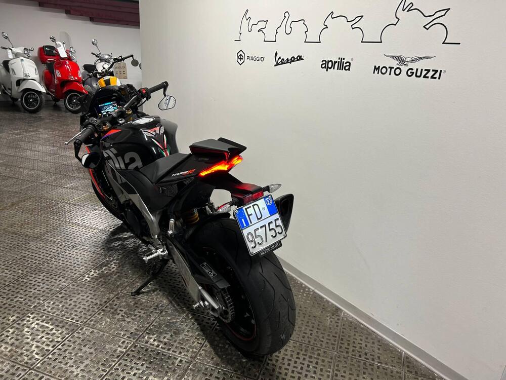 Aprilia Tuono V4 Factory (2021 - 24) (2)