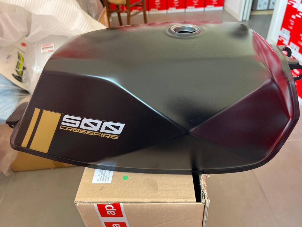 Serbatoio Brixton Crossfire 500 nuovo (2)