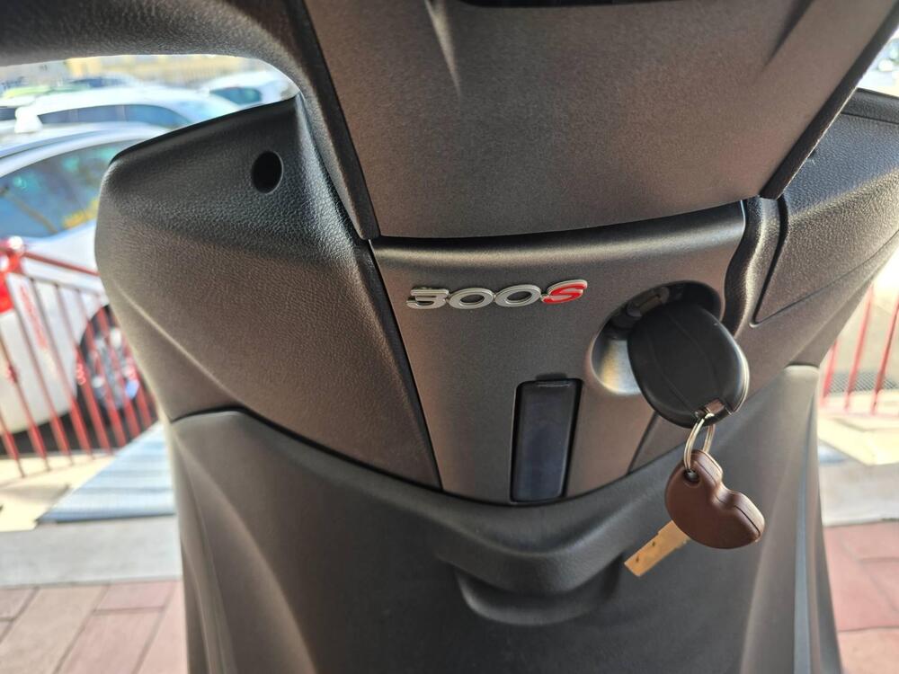 Piaggio Beverly 300 S i.e. ABS-ASR (2016 - 20) (9)