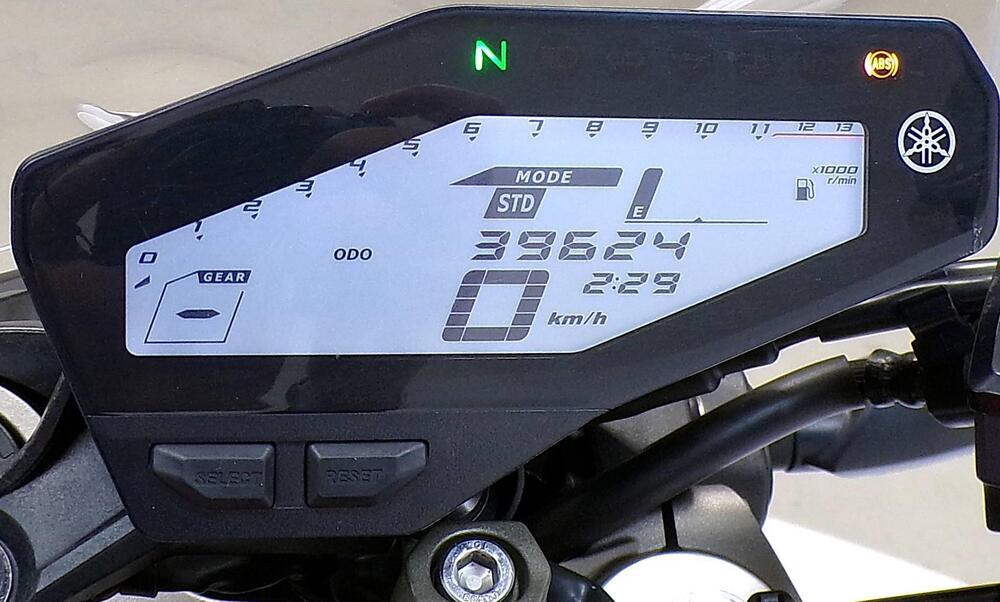 Yamaha MT-09 ABS (2016) (12)