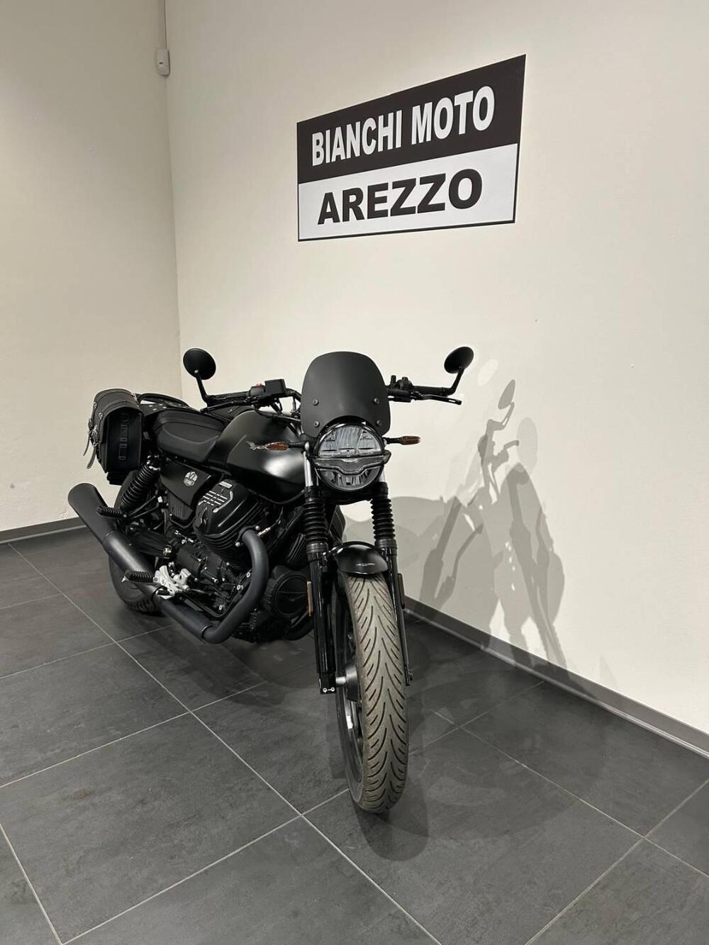 Moto Guzzi V7 Stone (2021 - 24) (3)