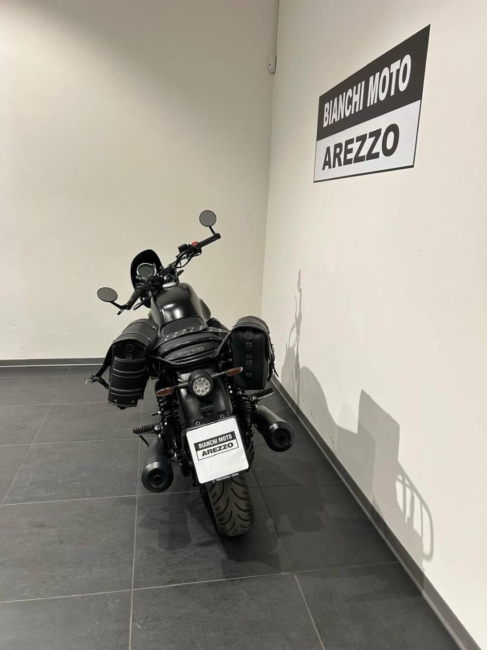 Moto Guzzi V7 Stone (2021 - 24) (7)