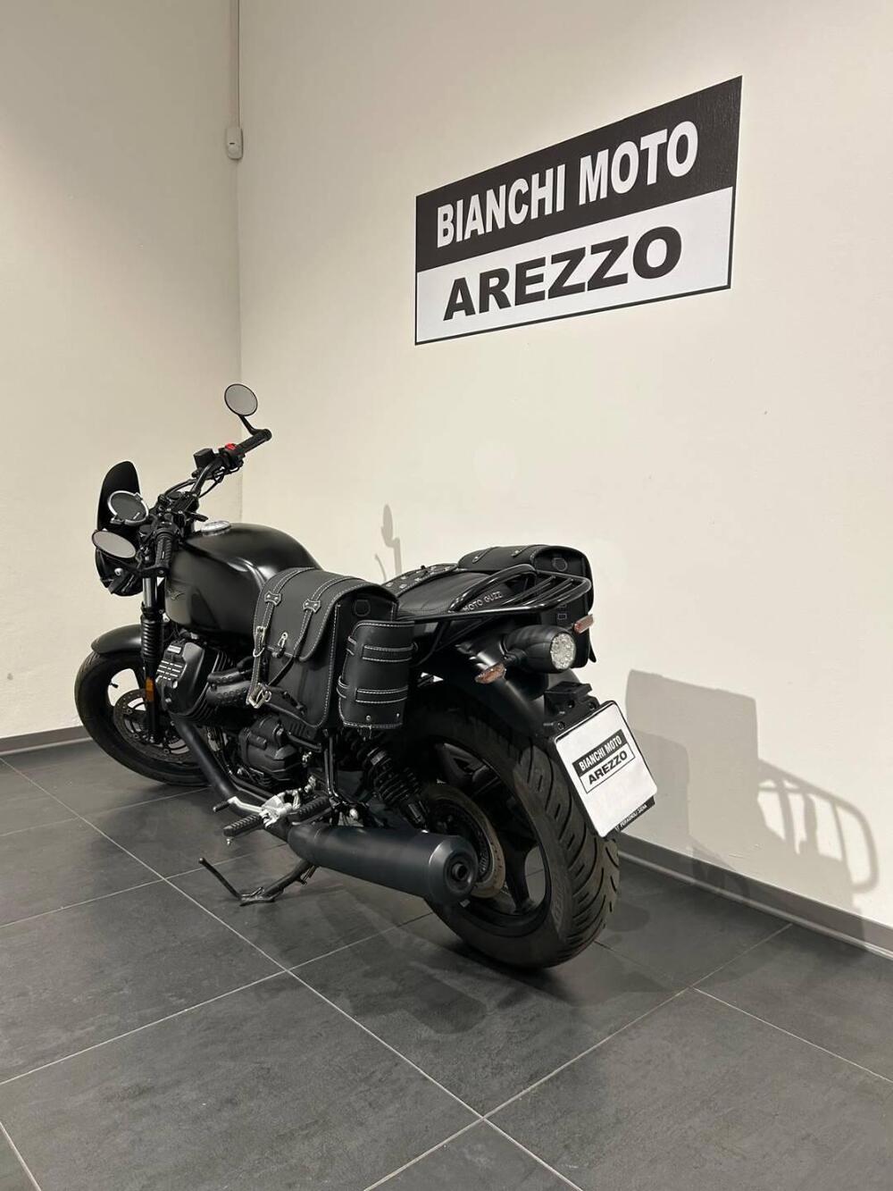 Moto Guzzi V7 Stone (2021 - 24) (6)