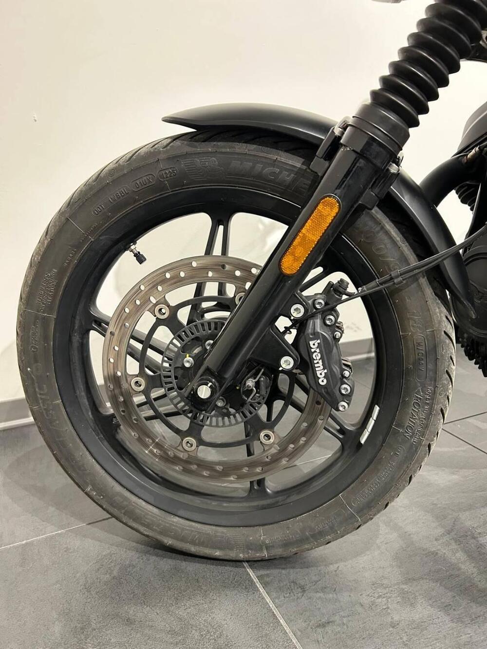 Moto Guzzi V7 Stone (2021 - 24) (12)