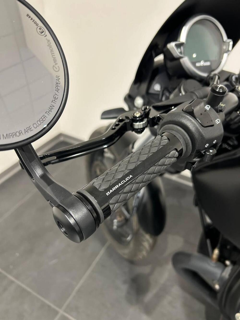 Moto Guzzi V7 Stone (2021 - 24) (13)