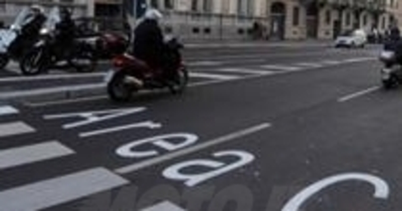 Milano - Cerchia dei Navigli: corsie preferenziali aperte a moto e scooter?