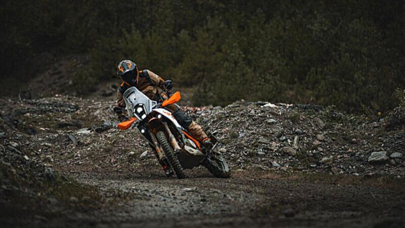 KTM presenta la nuova gamma 390 Adventure 2025