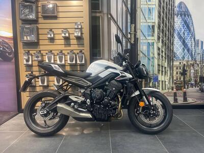 Triumph Street Triple 765 R (2023 - 25) nuova