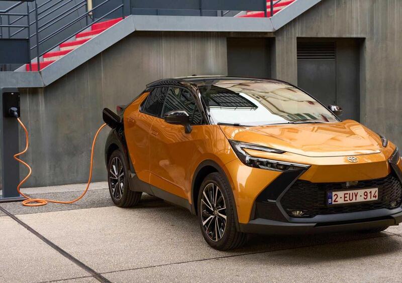 Toyota Toyota C-HR (2023-->>) (8)