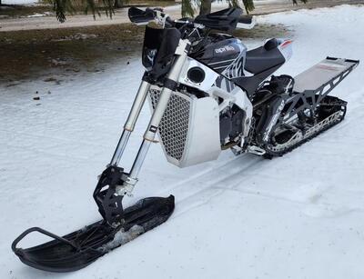 E dopo la Panigale ecco anche la Tuono V4 "delle nevi"