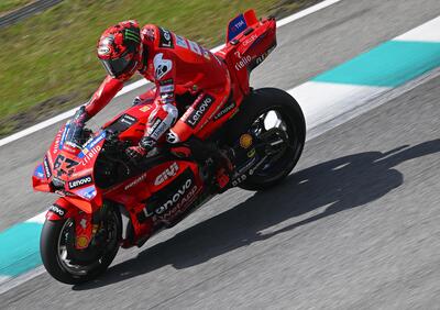 MotoGP 2025. Test di Sepang. Pecco Bagnaia spiega pro e contro della GP25: La GP24 è una base fantastica, dobbiamo fare scelte ponderate 