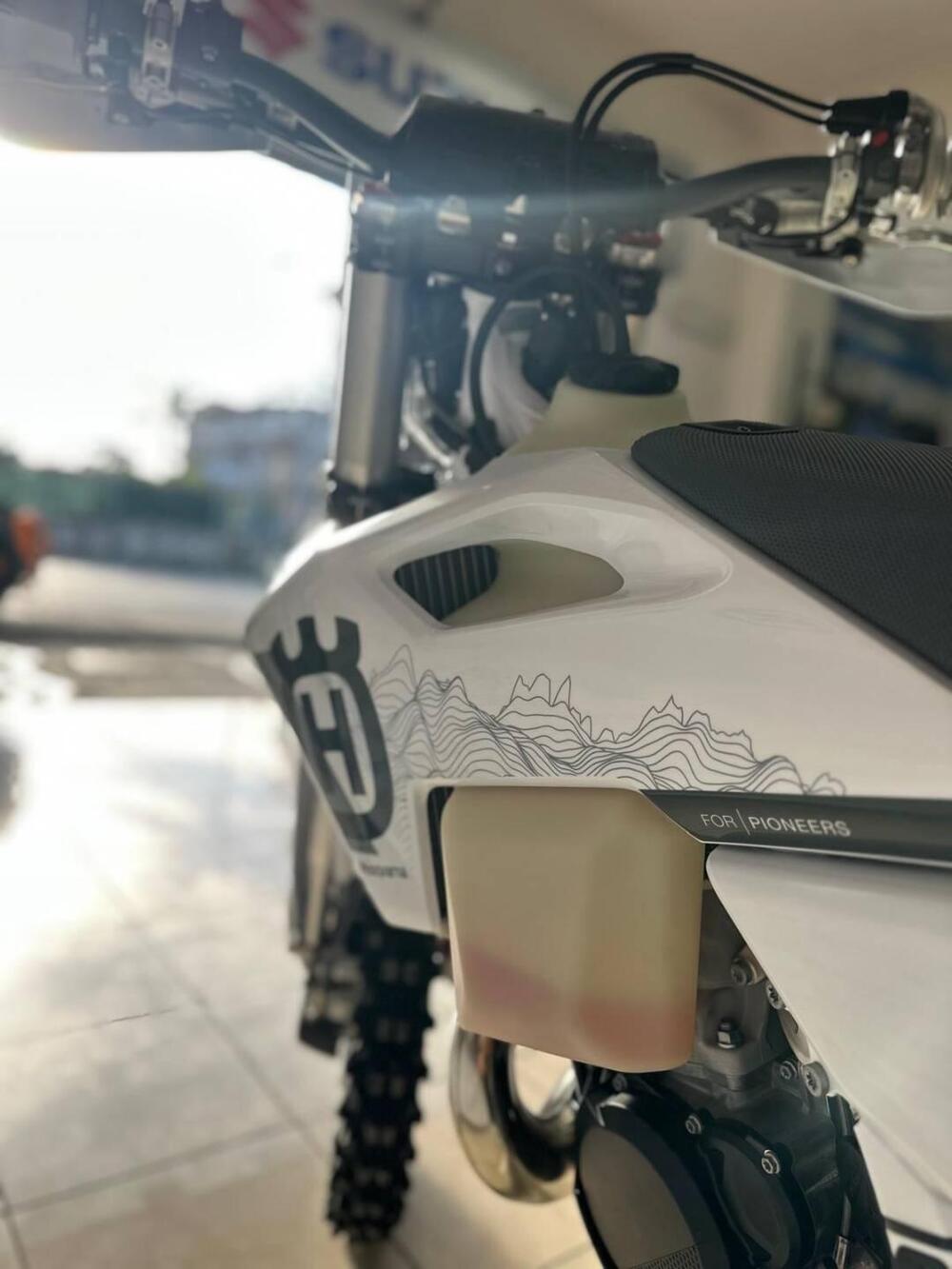 Husqvarna TE 300 Pro (2026) (5)