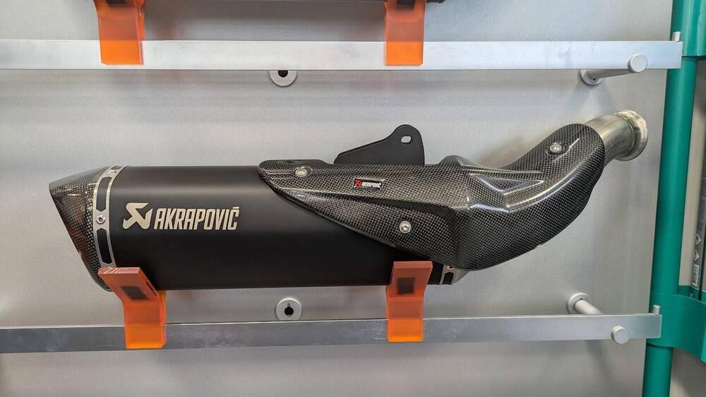 AKRAPOVIČ "SLIP-ON LINE" Akrapovic (2)