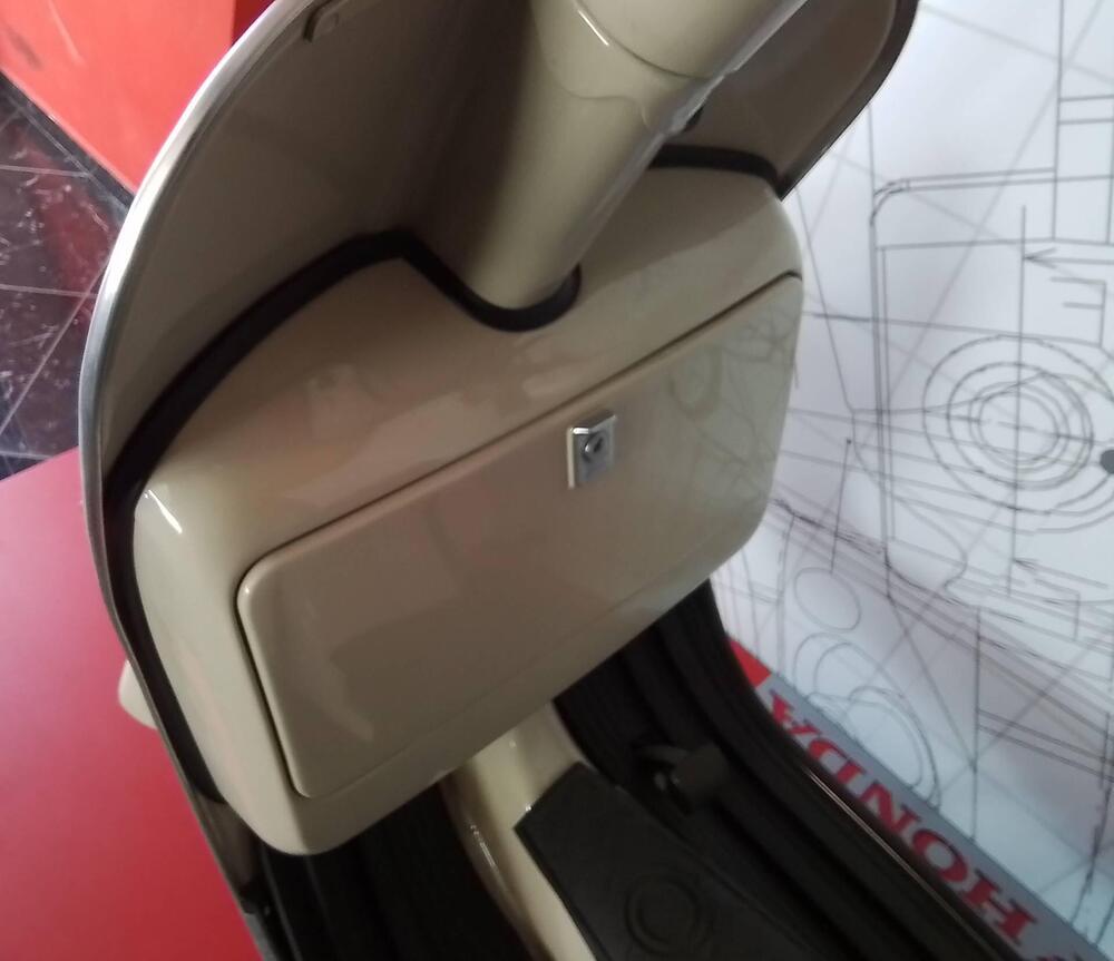 Piaggio VESPA P 125 X (7)