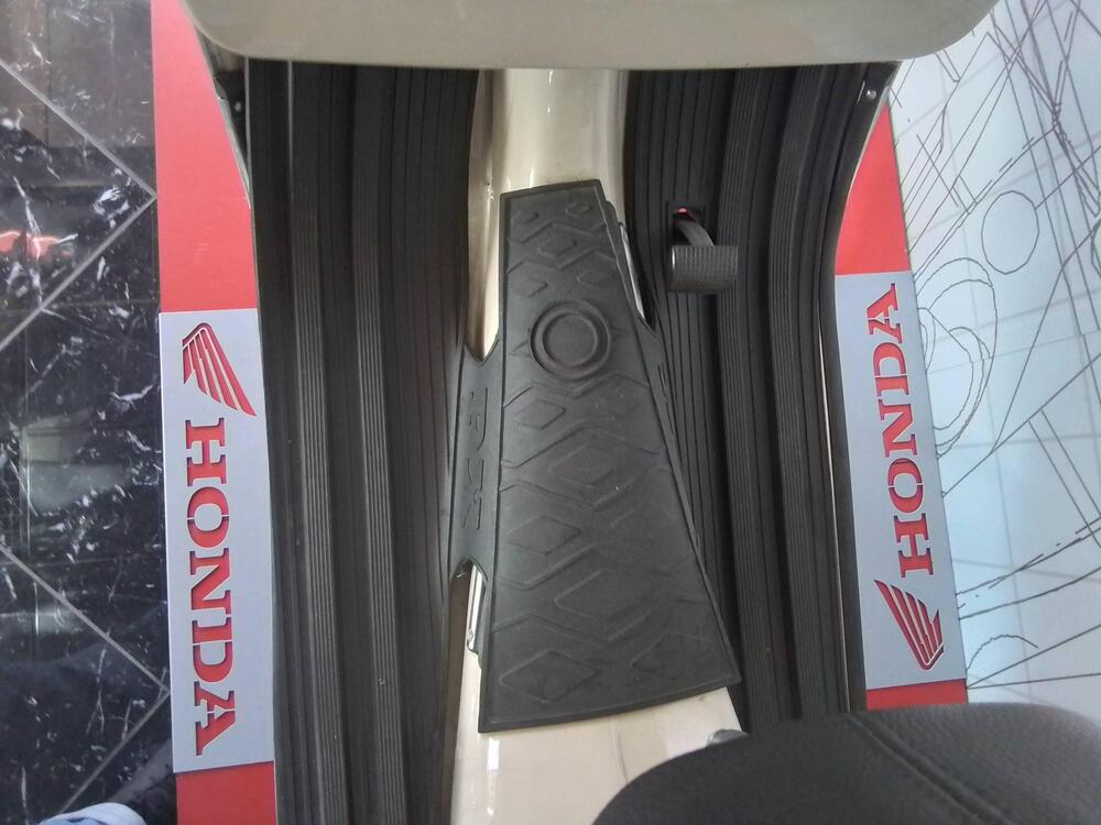 Piaggio VESPA P 125 X (19)