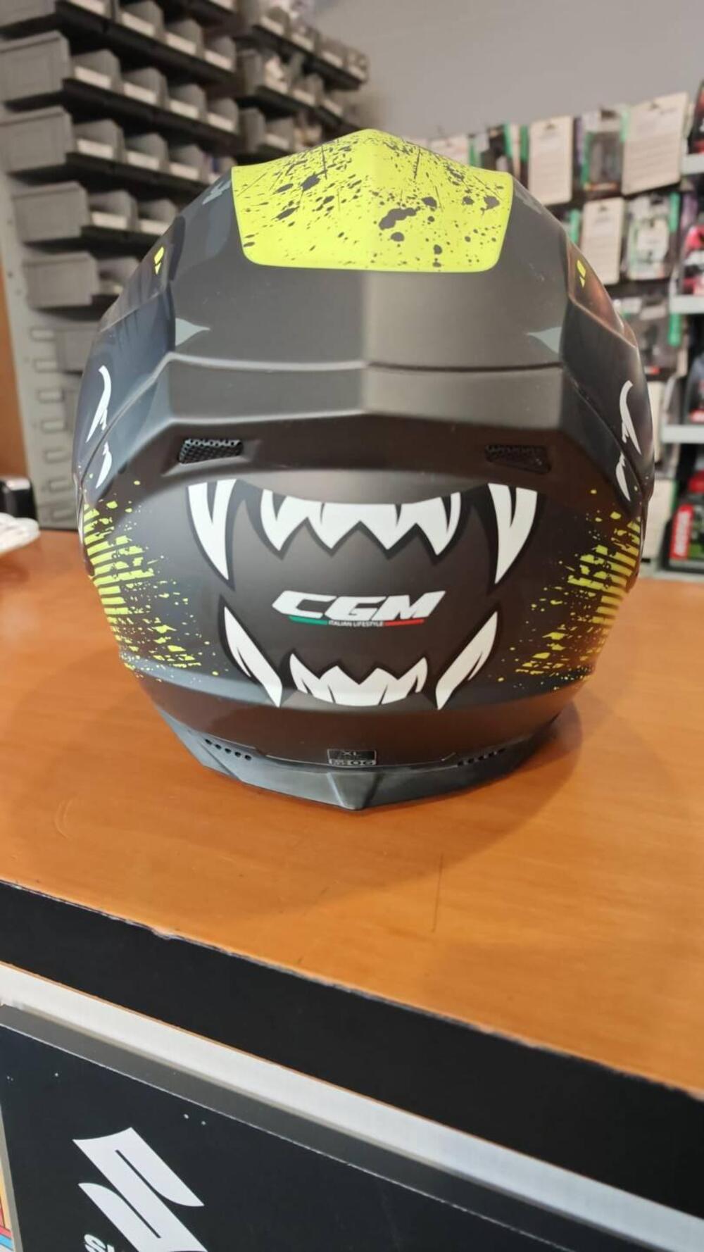 CASCO CGM NEUTRON PANTHER Nero Giallo fluo opaco T (2)