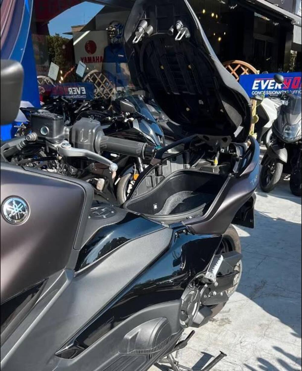 Yamaha T-Max 560 (2022 - 24) (6)