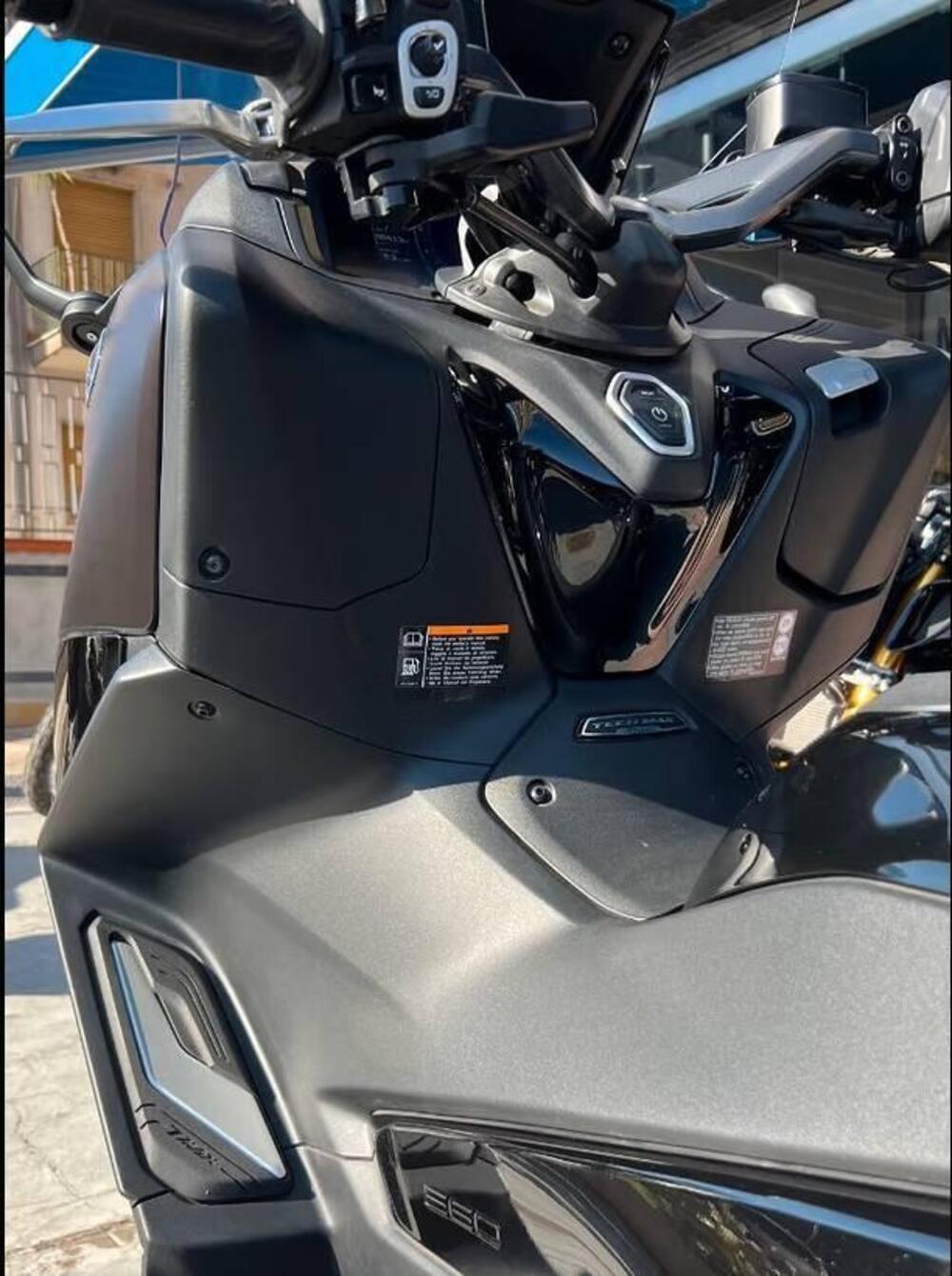 Yamaha T-Max 560 (2022 - 24) (9)