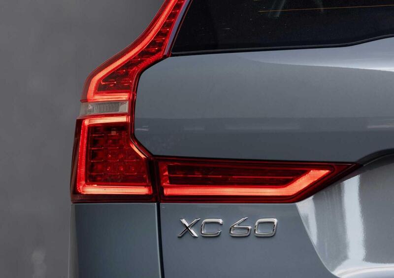 Volvo XC60 (2017-->>) (14)