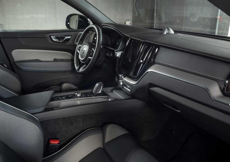 Volvo XC60 (2017-->>) (8)