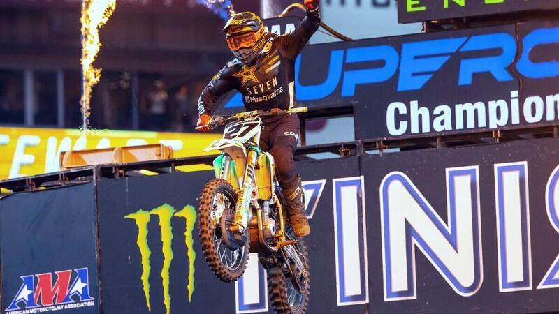 Malcolm Stewart vince a Tampa. Nell&#039;incrdibile serata Tomac si infortuna. La 250 &egrave; di Anstie