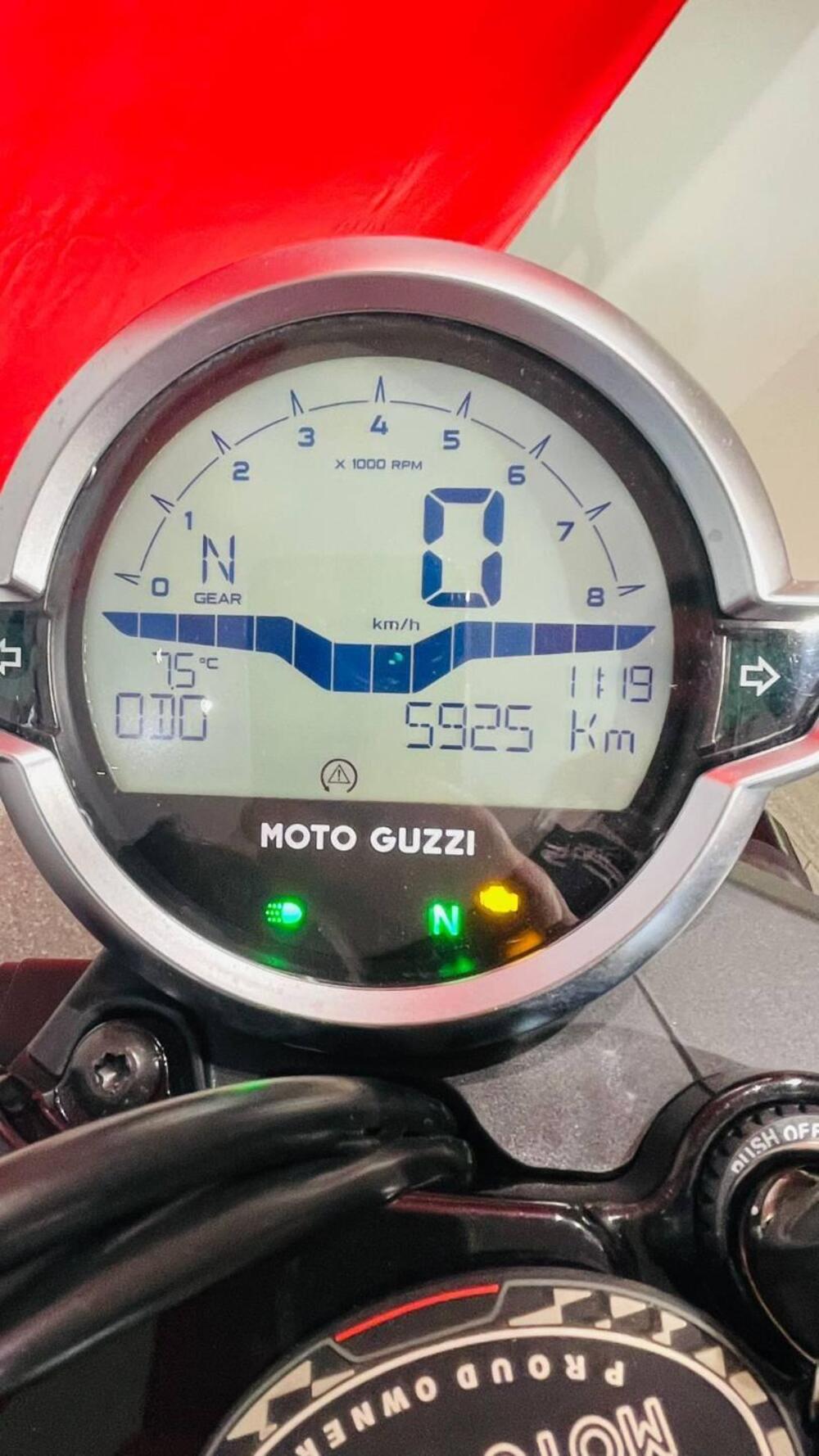Moto Guzzi V7 Stone Centenario (2021 - 22) (12)