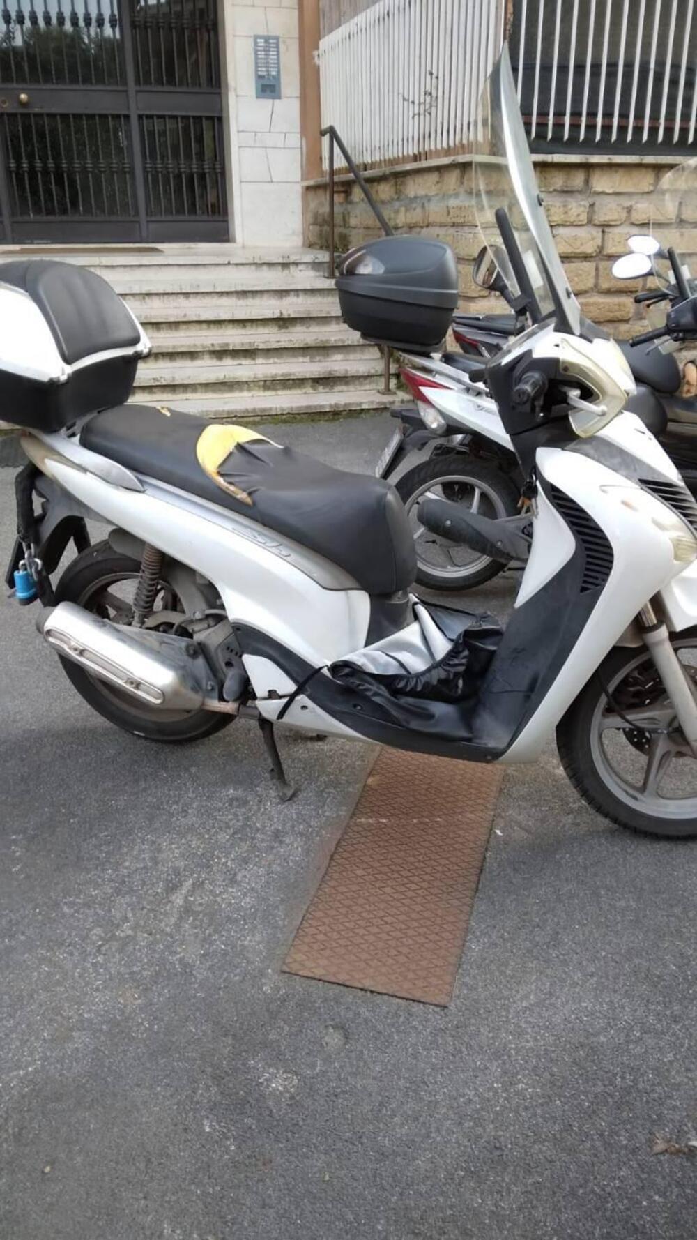 Honda SH 125 i (2009 - 12) (4)