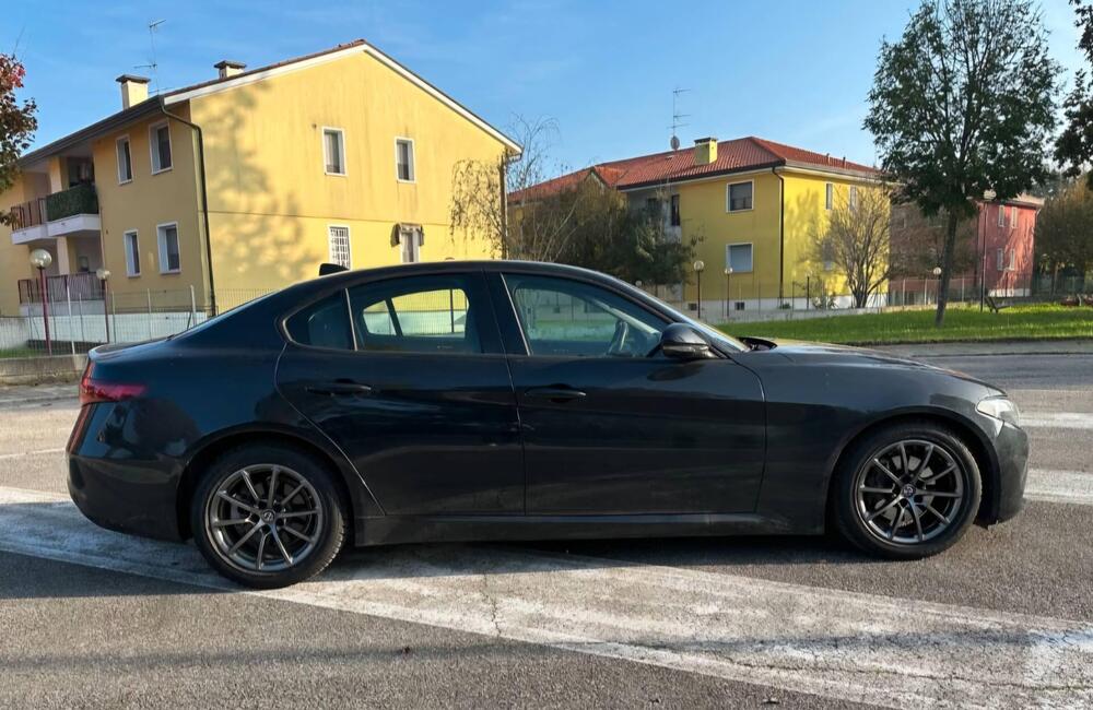 Alfa Romeo Giulia usata a Venezia (2)