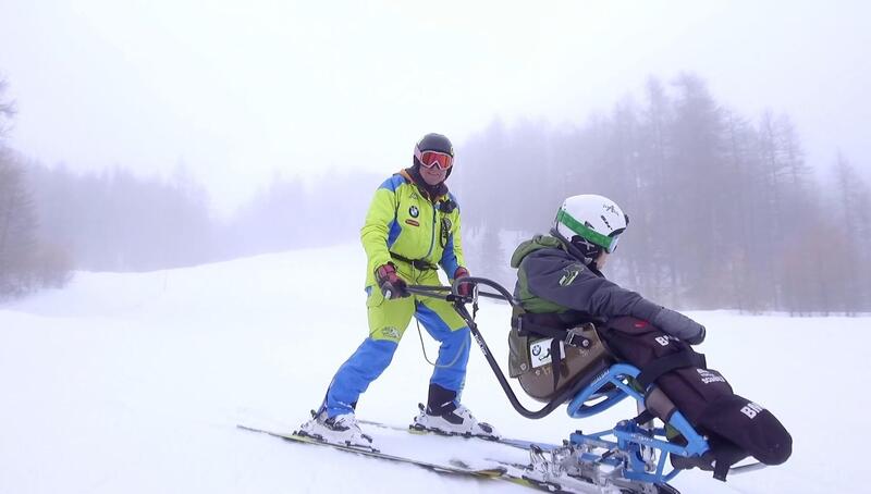 BMW SciAbile 2025: sulla neve con le disabilit&agrave;, la Scuola Sci a Sauze D&#039;Oulx 