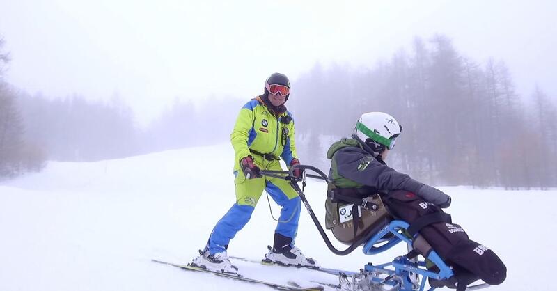 BMW SciAbile 2025: sulla neve con le disabilit&agrave;, la Scuola Sci a Sauze D&#039;Oulx 