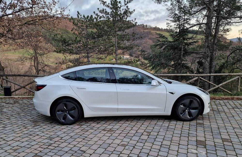 Tesla Model 3 usata a Pesaro-Urbino (7)