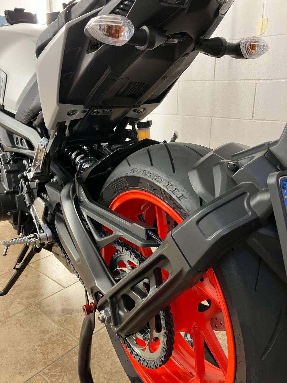 Yamaha MT-09 (2017 - 20) (5)