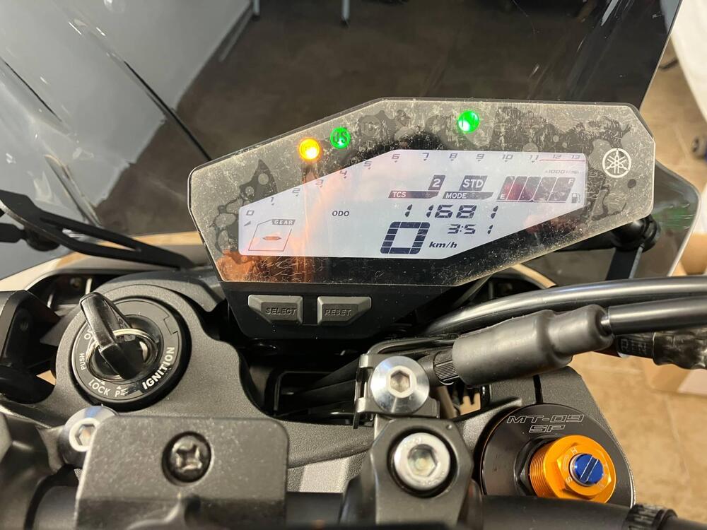 Yamaha MT-09 (2017 - 20) (6)