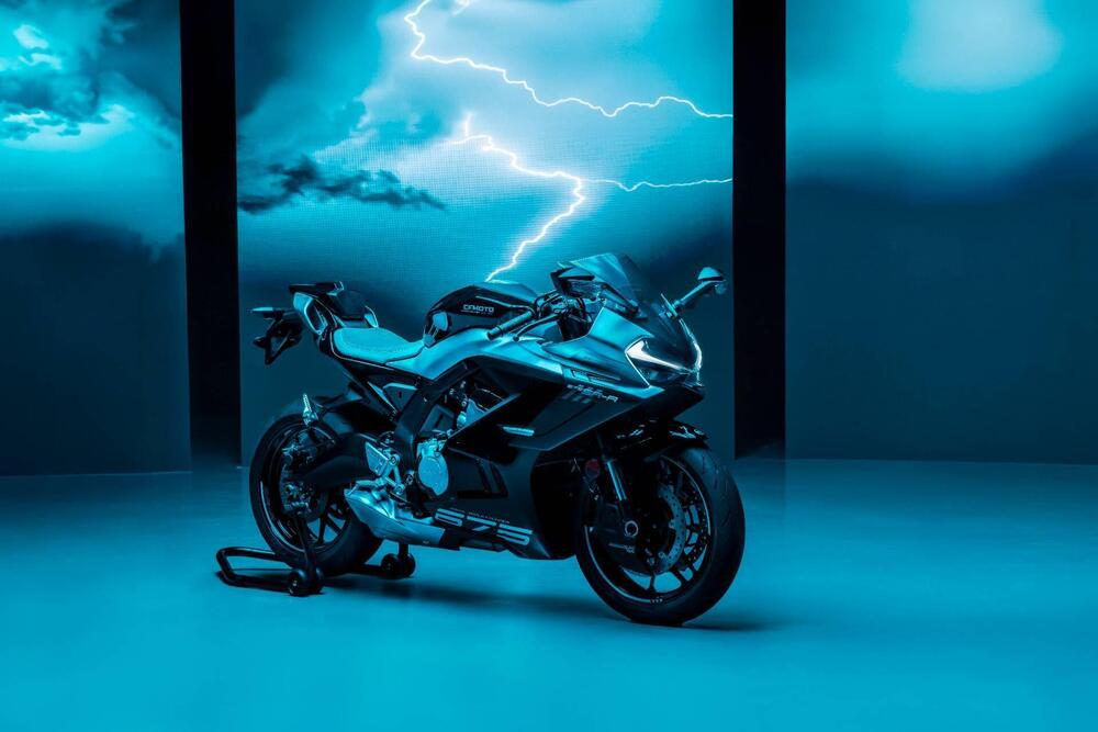 CFMOTO 675SR-R (2025) (4)