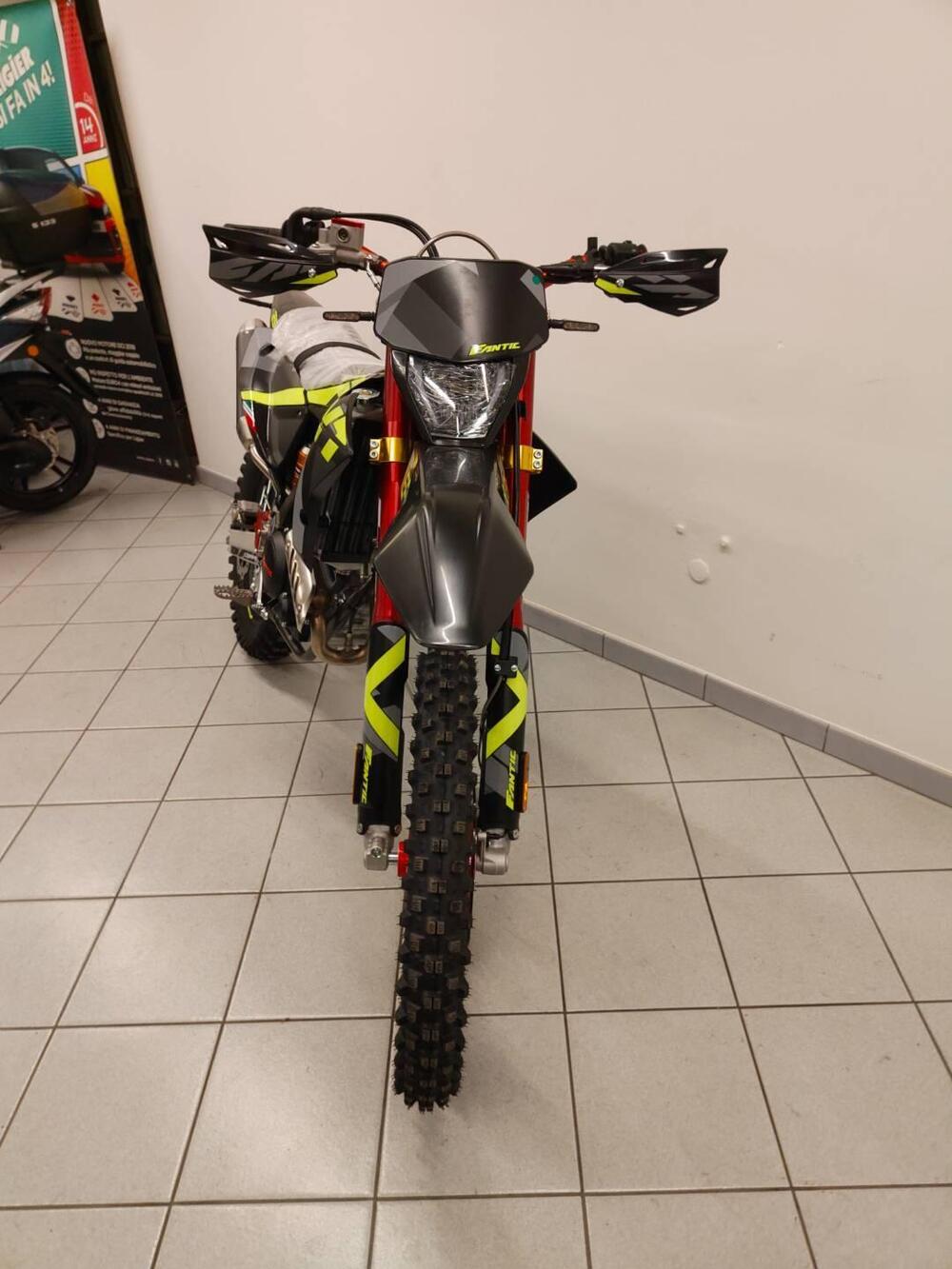 Fantic Motor XEF 125 Competition (2025) (9)