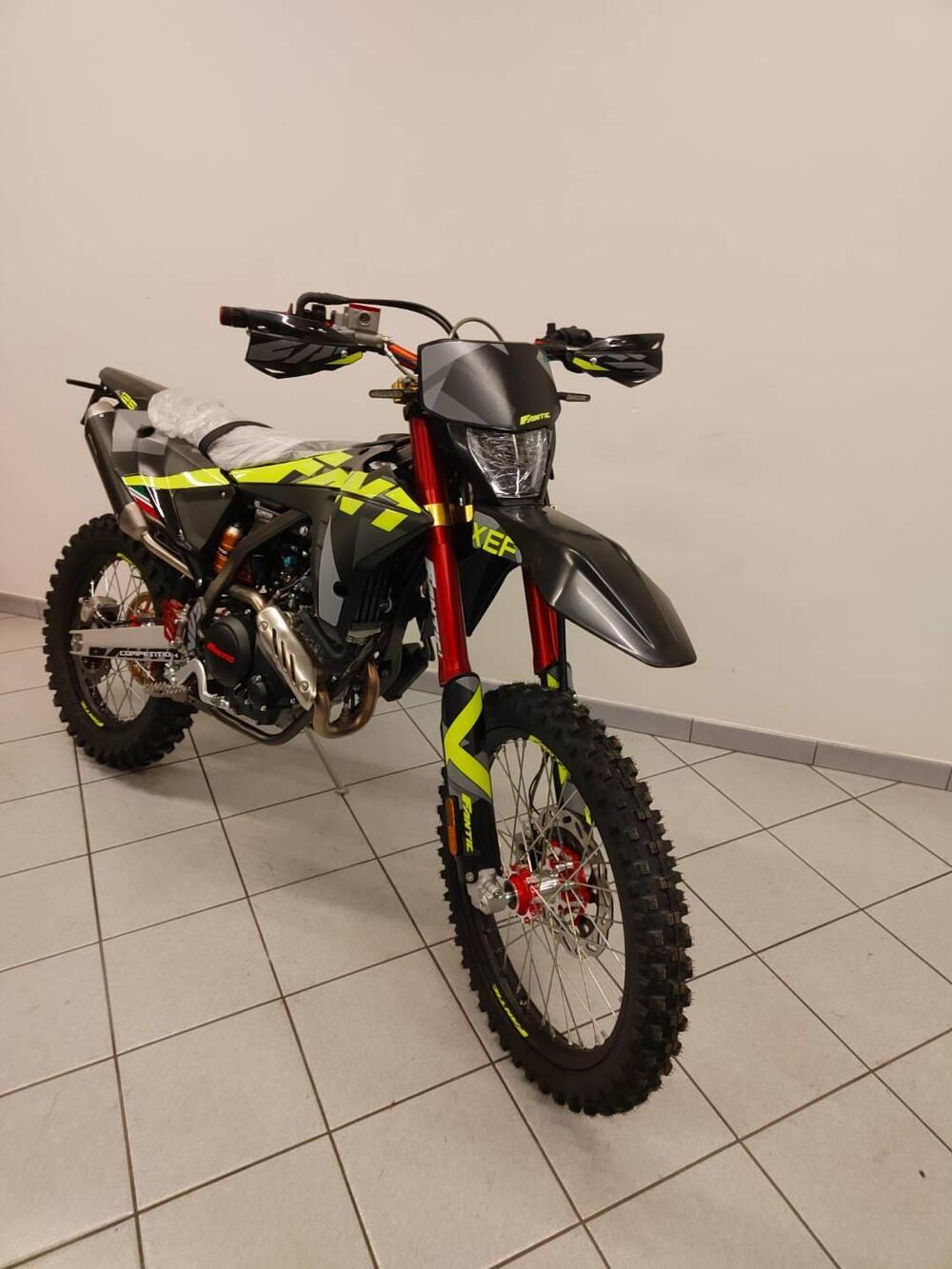 Fantic Motor XEF 125 Competition (2025) (11)