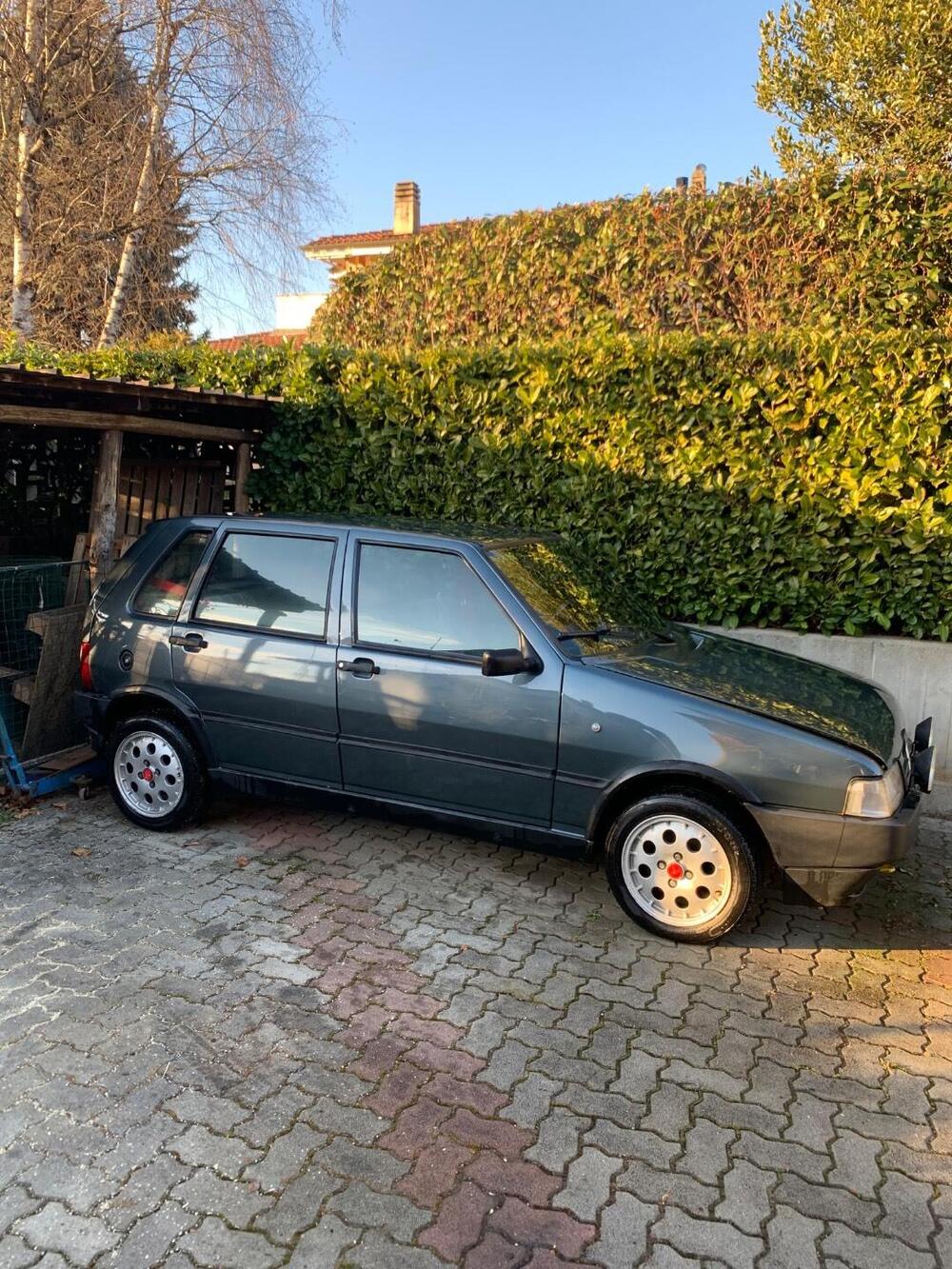 Fiat UNO SX IE 1.1 FIRE d'epoca a Torino (2)