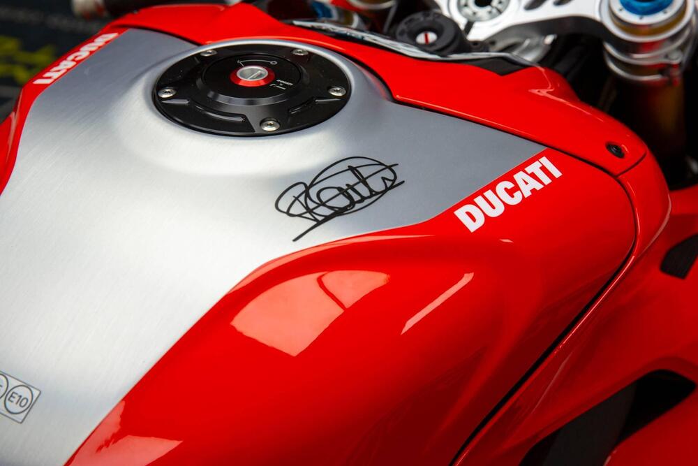 Ducati Panigale V4 Bautista 2022 World Champion Replica (2023) (14)