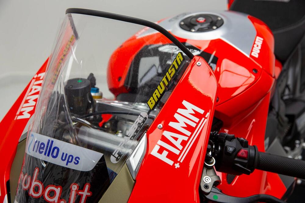 Ducati Panigale V4 Bautista 2022 World Champion Replica (2023) (18)