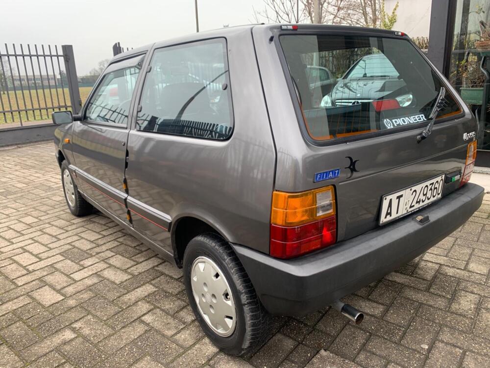 Fiat Uno 60 d'epoca a Milano (4)