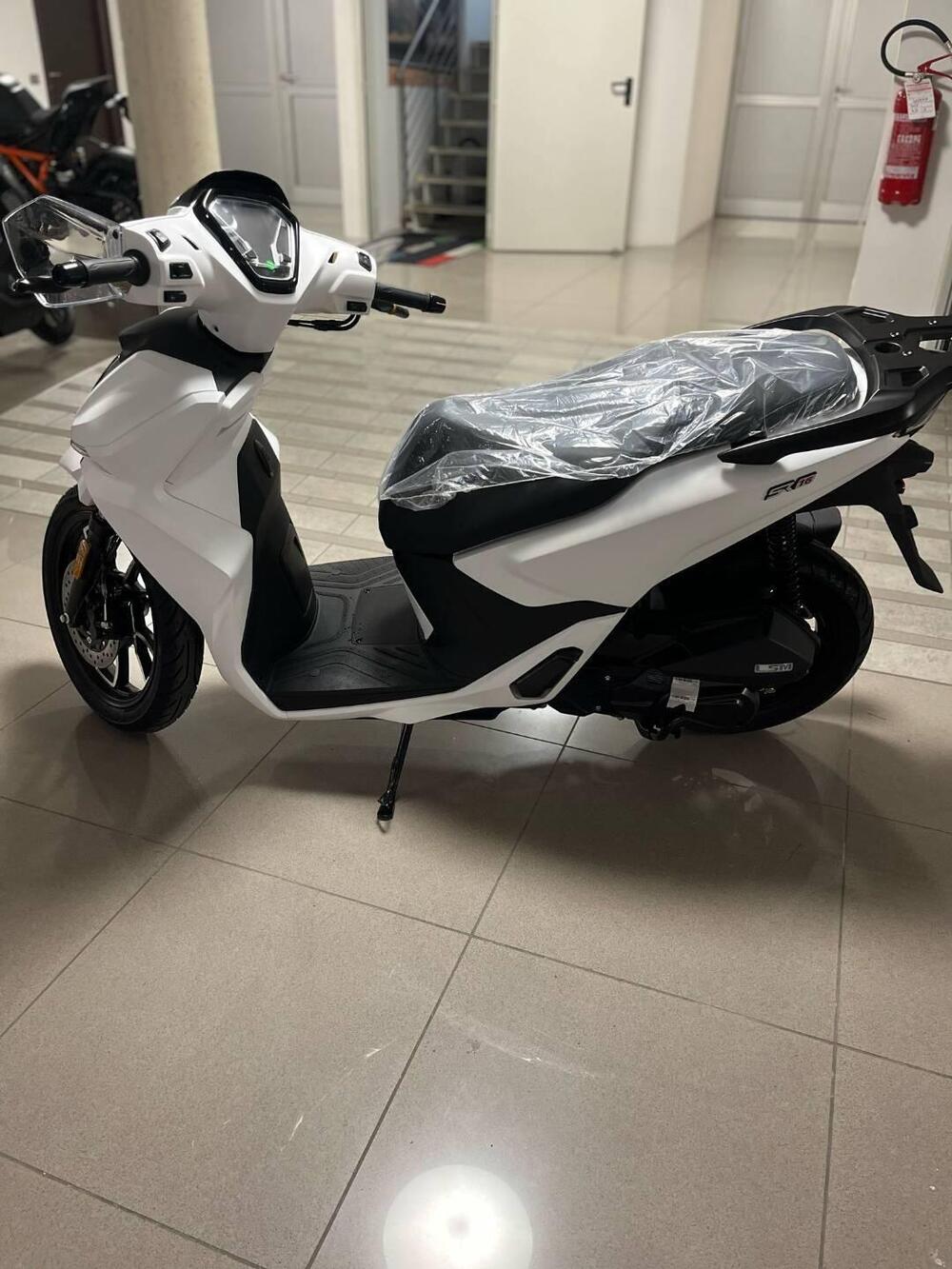 Voge Sfida SR16 125 (2025 - 26) (3)