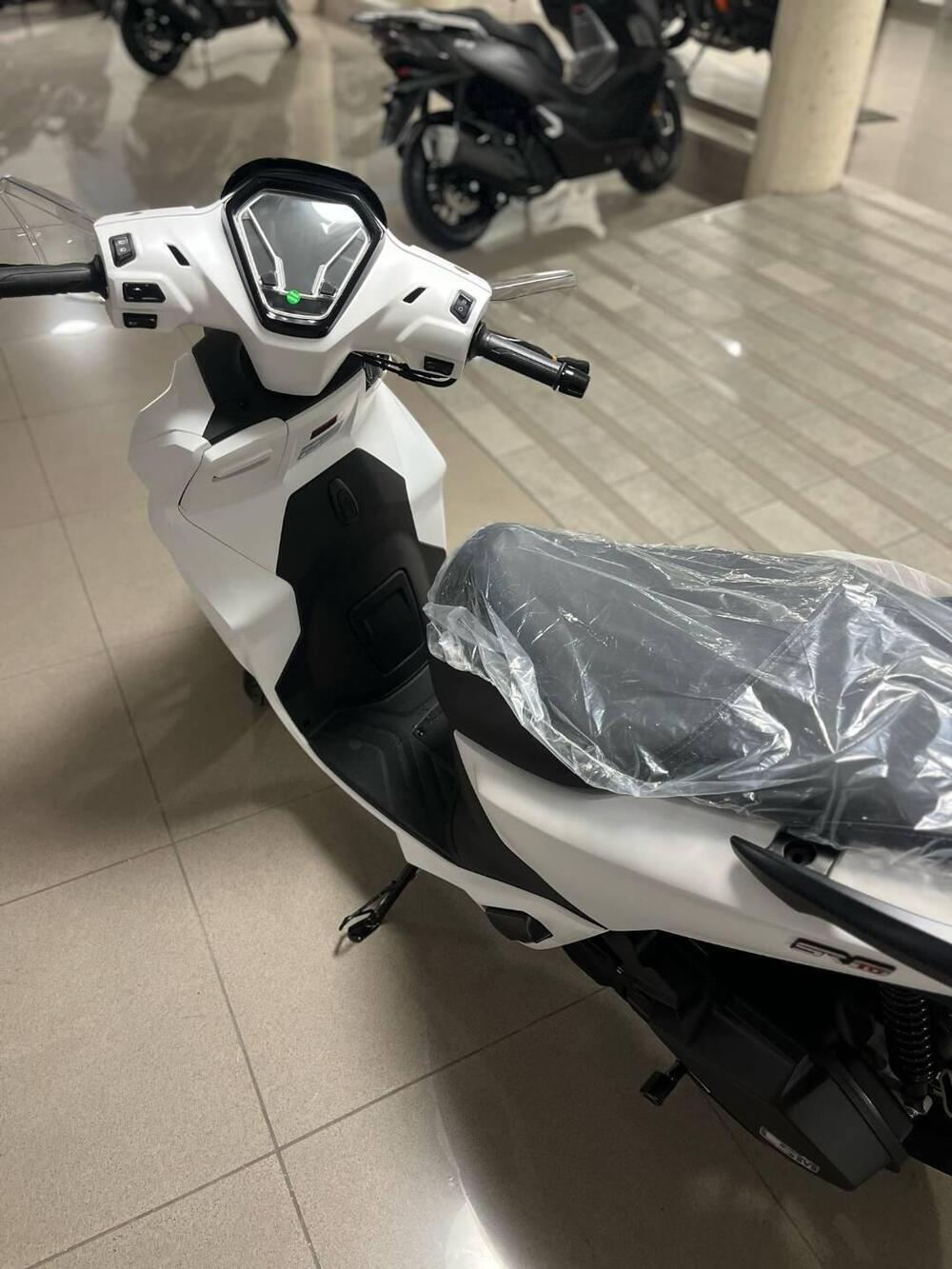 Voge Sfida SR16 125 (2025 - 26) (4)